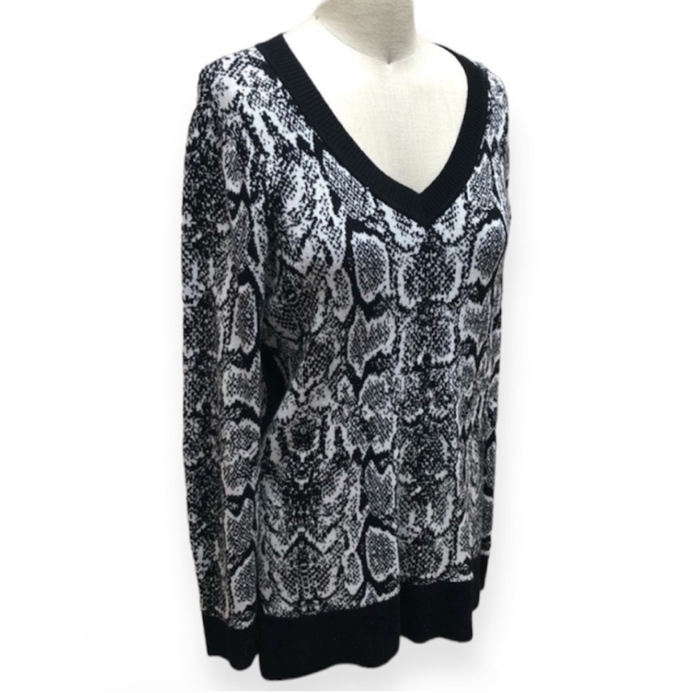 APT.9 Snake Print Knit Medium Weight V Neck Sweater